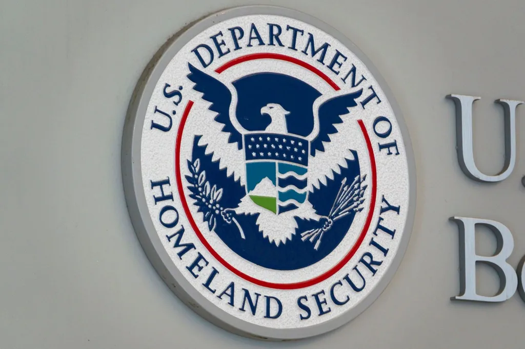 U.S. to Deport Hundreds of Thousands of Immigrants: Biden Administration Sparks Immigration Policy Backlash